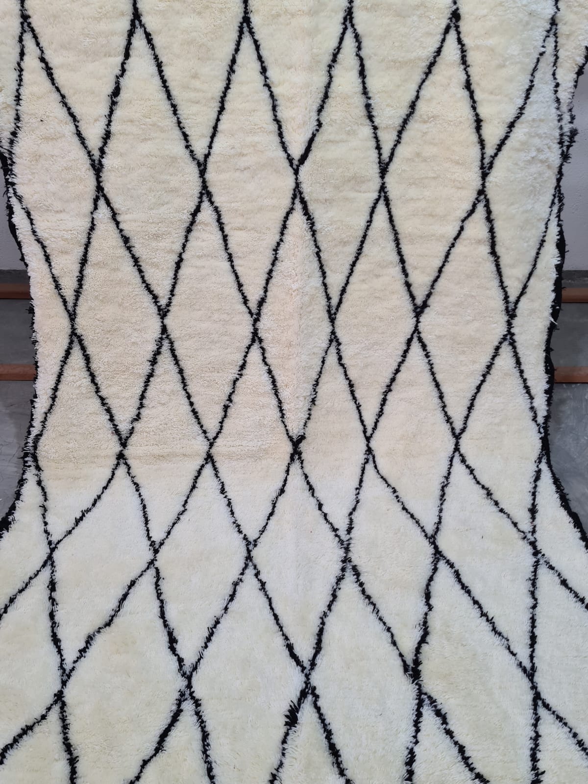 Silent Symmetry – Aït Zyayne Rug in Acrylic Weft