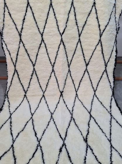 Silent Symmetry – Aït Zyayne Rug in Acrylic Weft