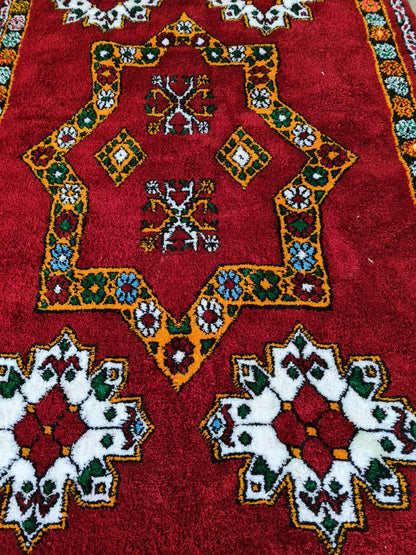 Red Emblem – A'arssa’s Ancestral Tableau in Acrylic Wool
