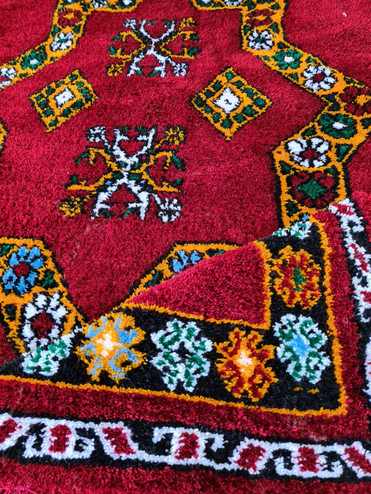 Red Emblem – A'arssa’s Ancestral Tableau in Acrylic Wool