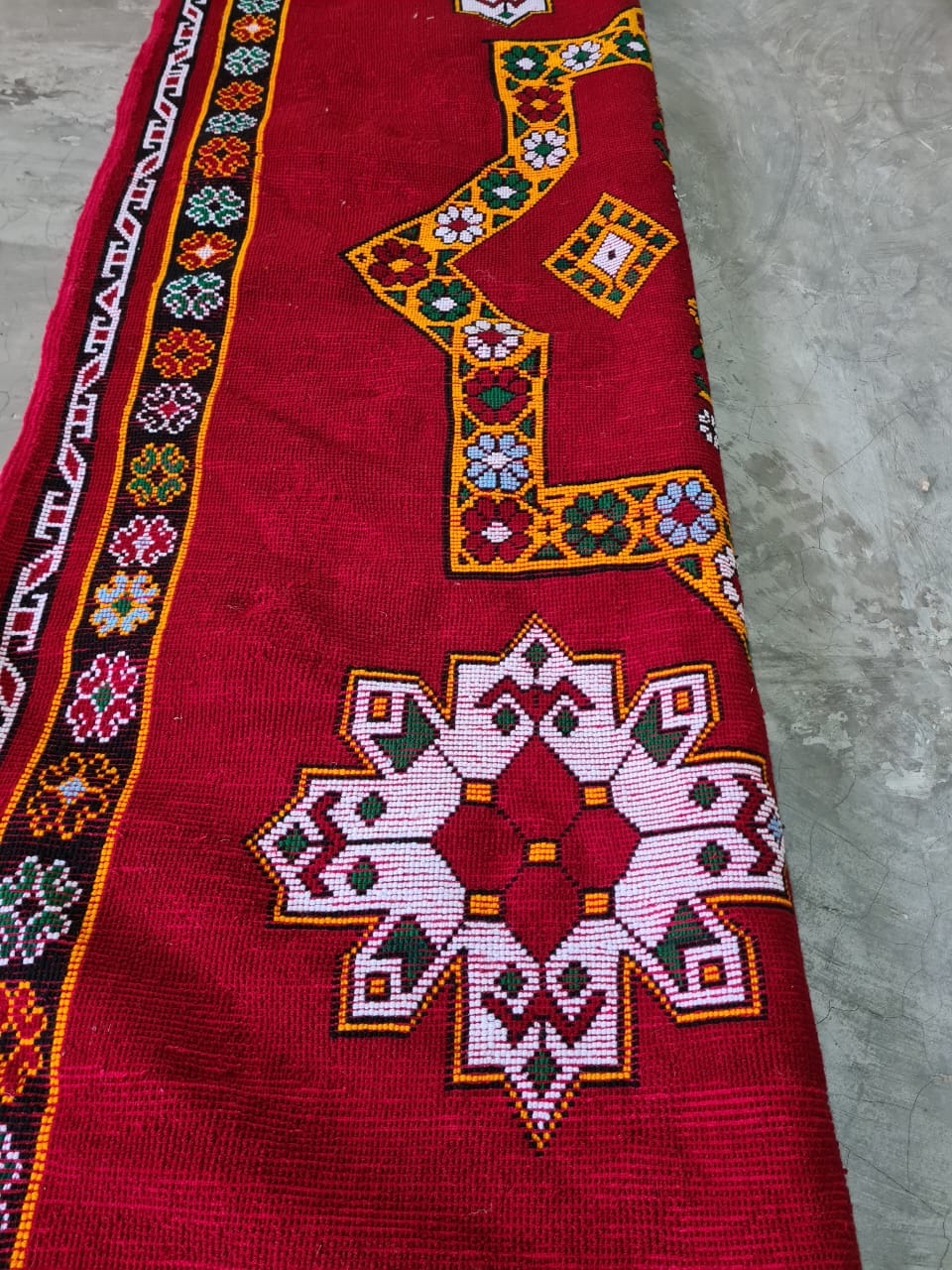 Red Emblem – A'arssa’s Ancestral Tableau in Acrylic Wool