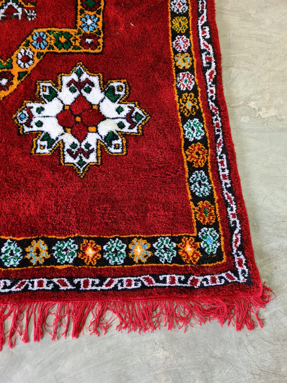 Red Emblem – A'arssa’s Ancestral Tableau in Acrylic Wool
