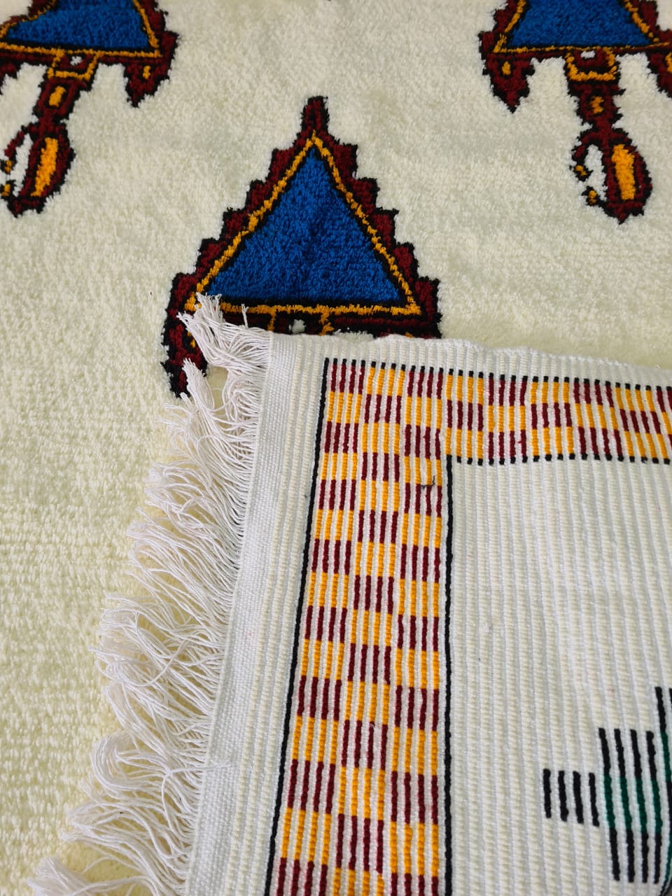Seasonal Glyphs – Aït Zayne’s Acrylic Wool Tableau