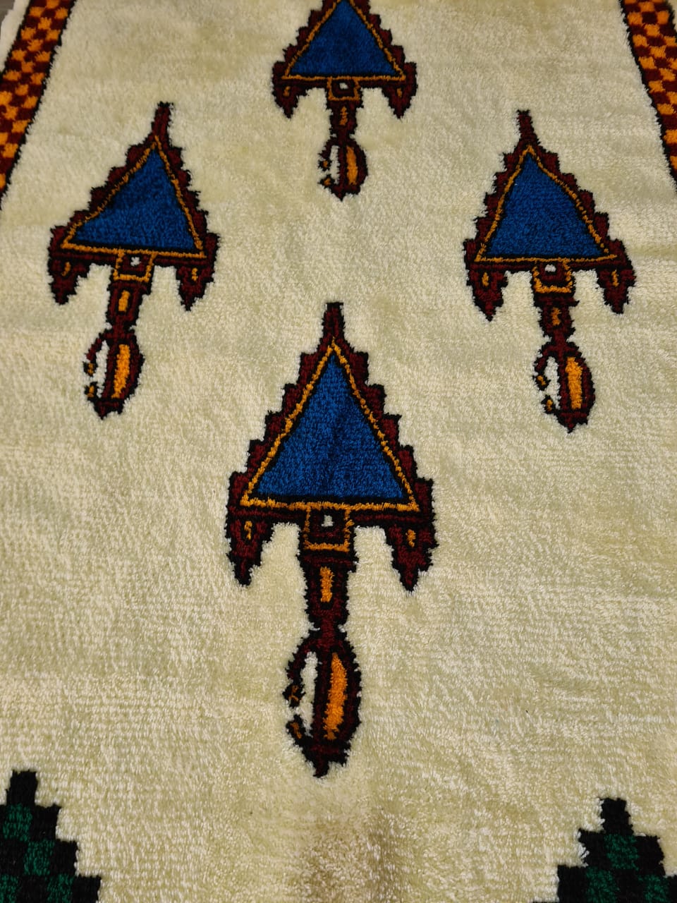 Seasonal Glyphs – Aït Zayne’s Acrylic Wool Tableau