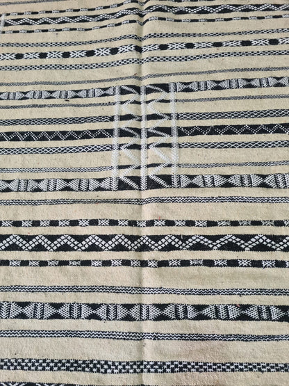 Desert Script – Zemmour Linework in Ivory & Midnight