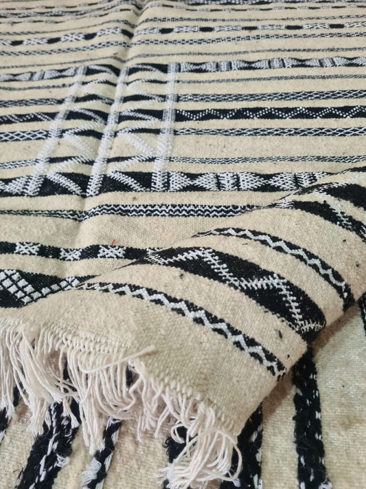 Desert Script – Zemmour Linework in Ivory & Midnight
