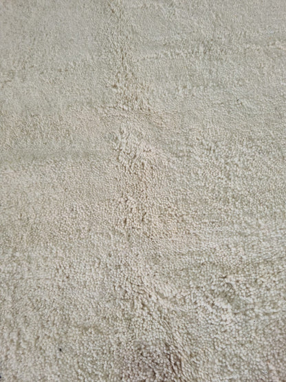 Snowfield Tizerzai – Beni Mrirt Rug with Fibule Symbolism