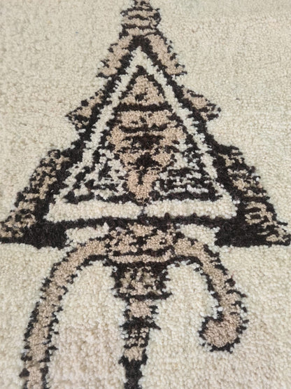 Snowfield Tizerzai – Beni Mrirt Rug with Fibule Symbolism
