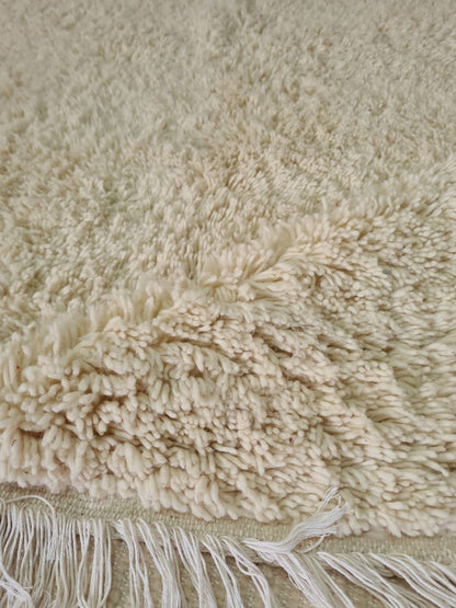 Ivory Silence – Beni Mrirt in Whispered Texture