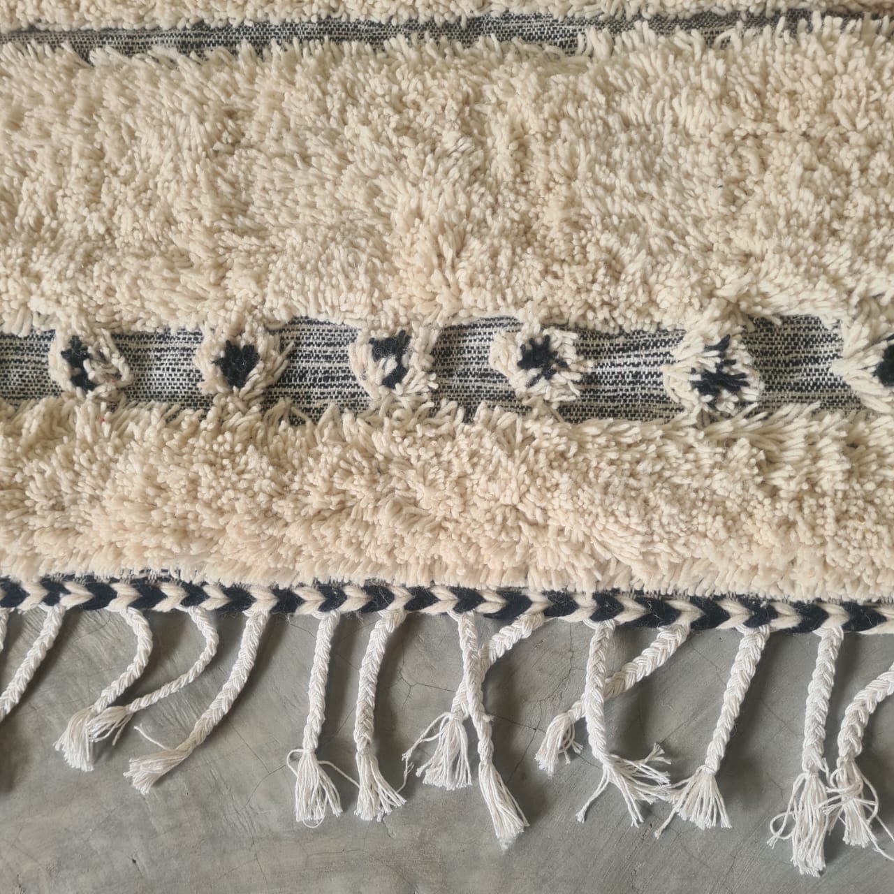 Knotwork Border — Beni Ourain Ladder Field
