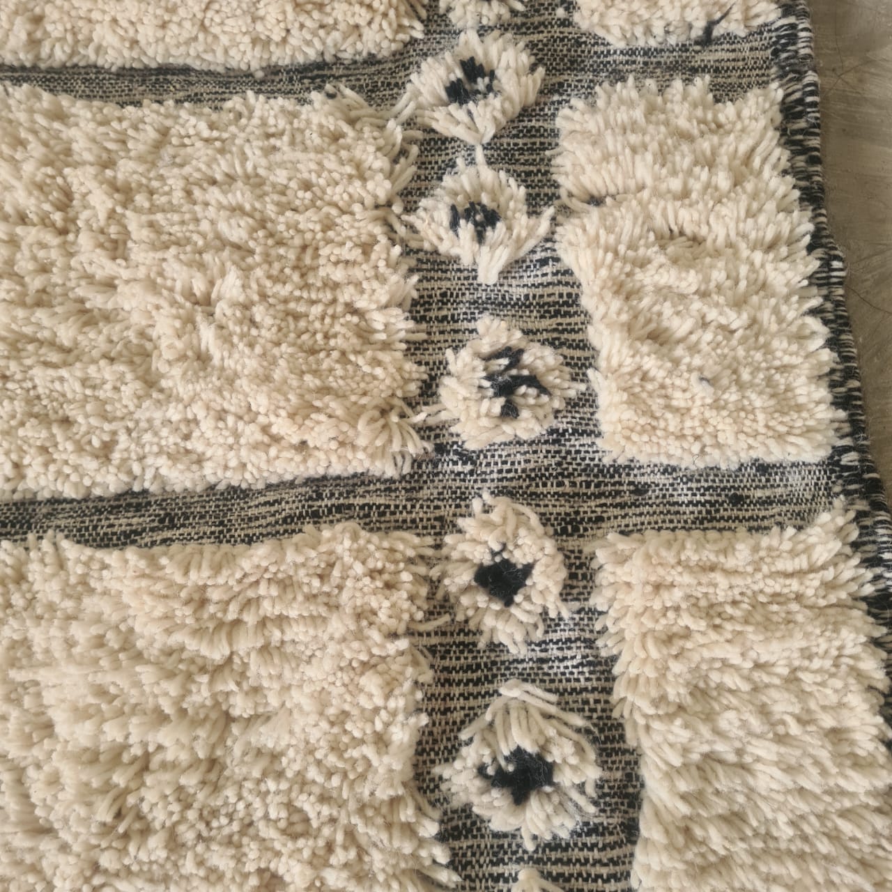 Knotwork Border — Beni Ourain Ladder Field