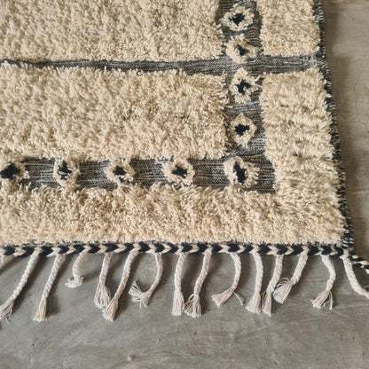 Knotwork Border — Beni Ourain Ladder Field