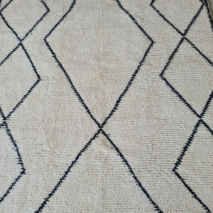 Border Lattice — Beni Ourain Diamond Net with Mountain Band