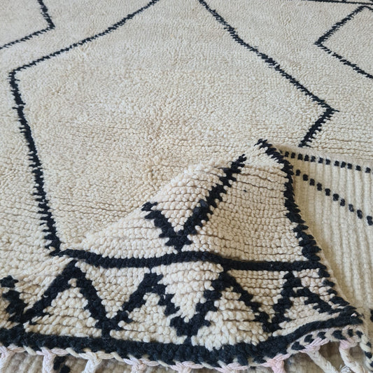 Border Lattice — Beni Ourain Diamond Net with Mountain Band