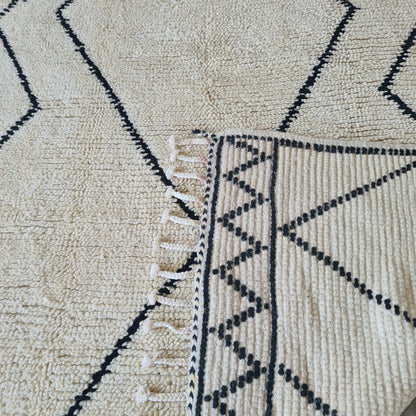 Border Lattice — Beni Ourain Diamond Net with Mountain Band