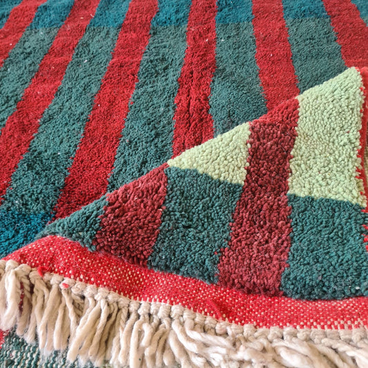 Chromatic Columns — Beni Mrirt Grid with Mint Traverse