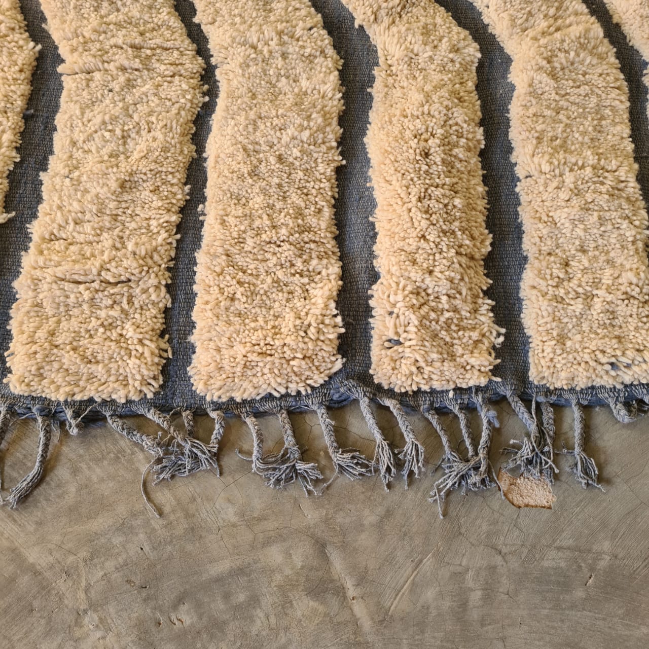 Marmoucha Linear Drift — Ivory Wool with Slate Stripes