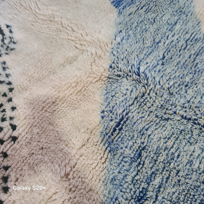 Atlantic Echoes – Tapis Beni Mrirt en bleu océanique 