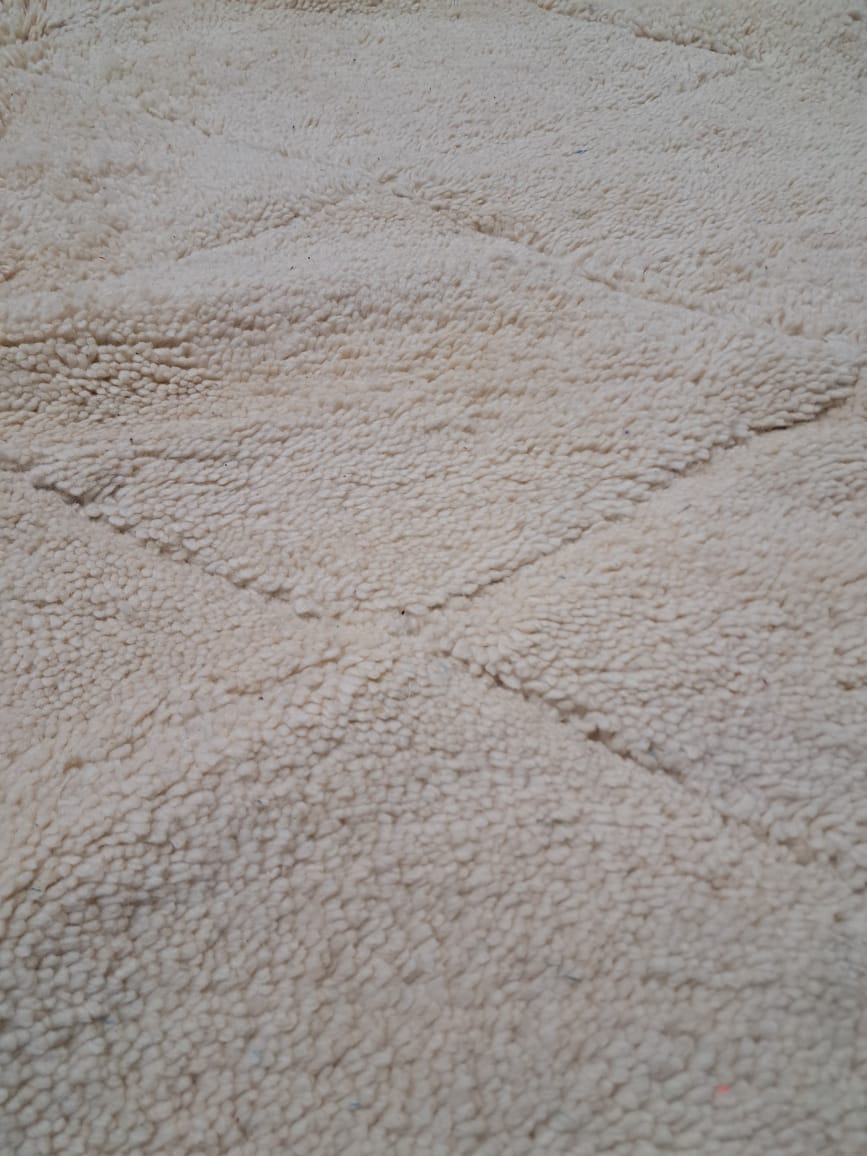 Marmoucha • Ivory Linear Spine