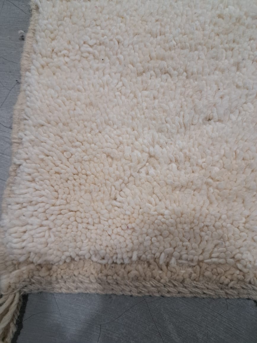 Marmoucha • Ivory Linear Spine