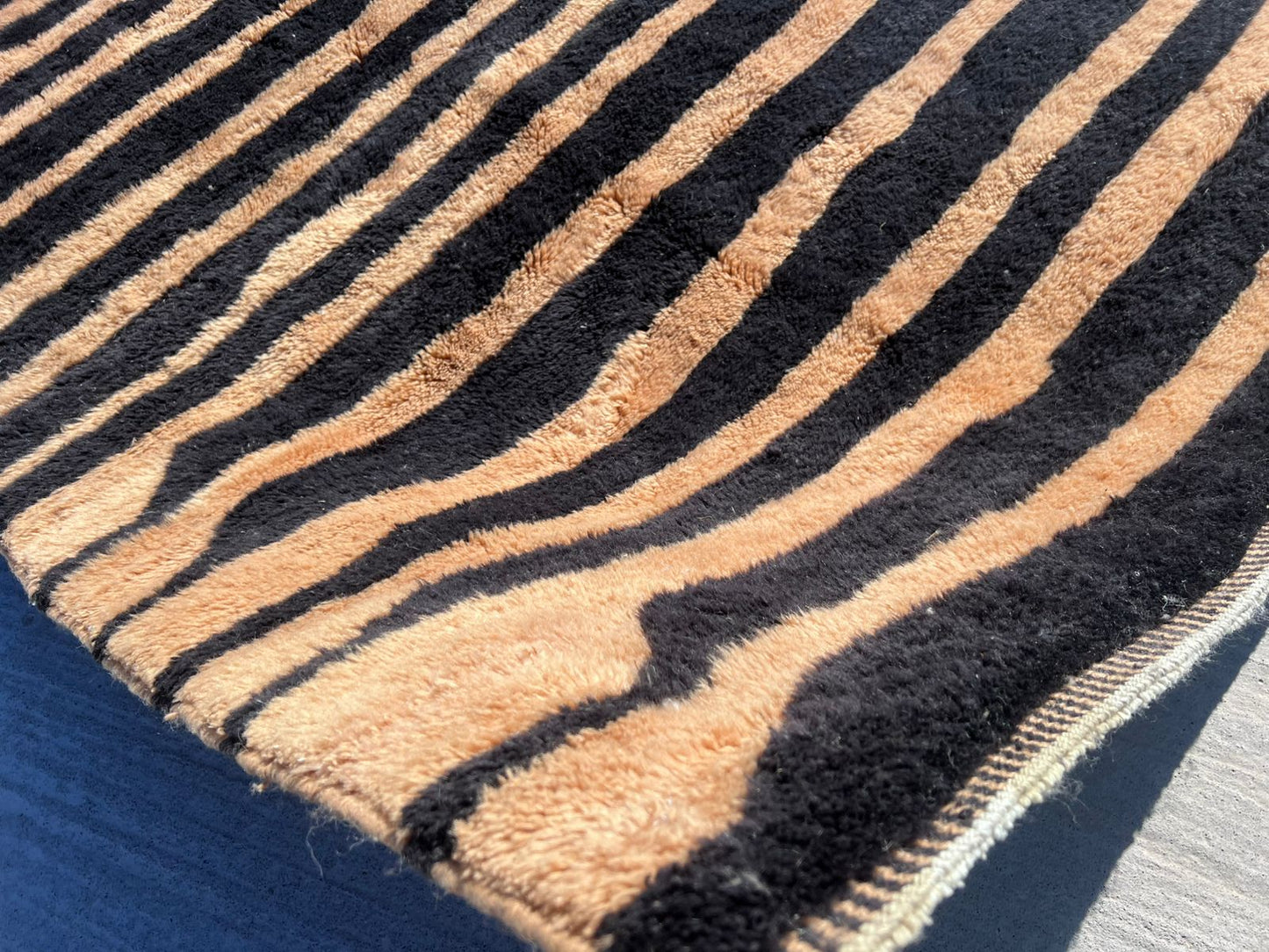Beni Mrirt Strata Field — Noir & Terracotta Bands
