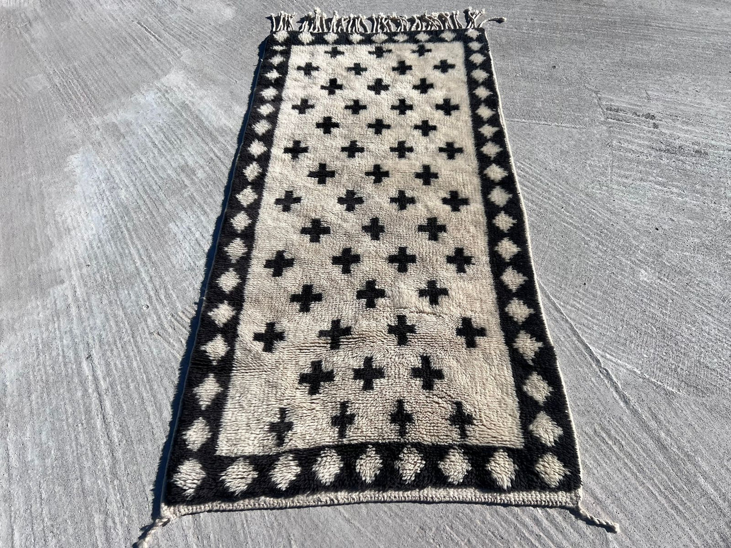 Beni Ourain Crossfield Corridor — Noir Framed Runner