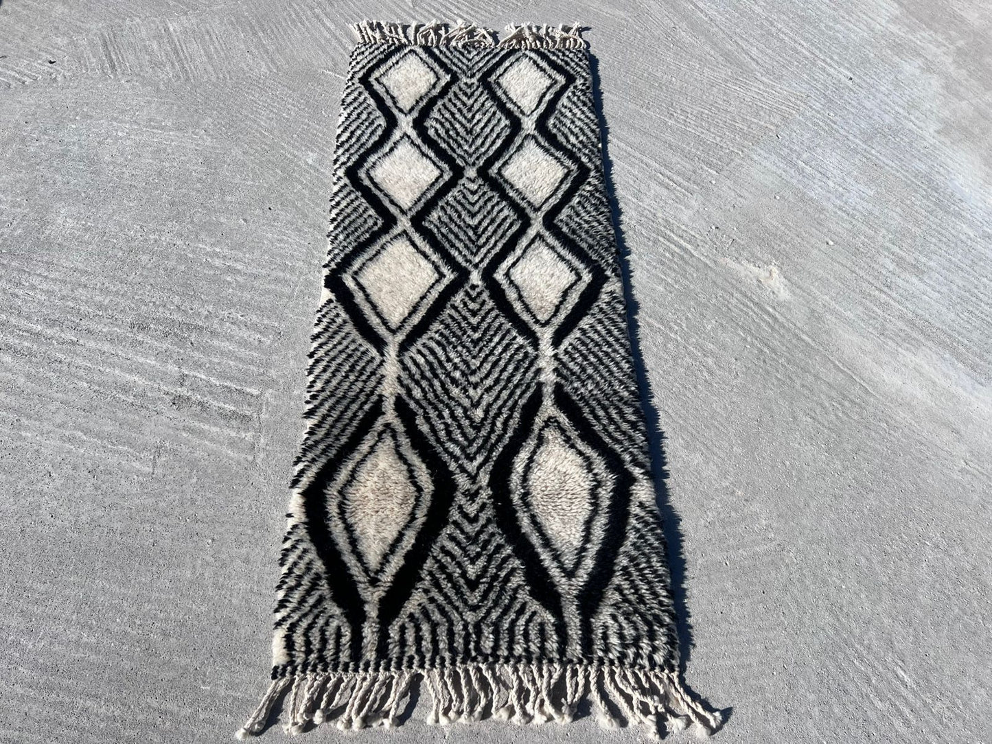 Beni Ourain Diamond Corridor — Noir Lattice Runner