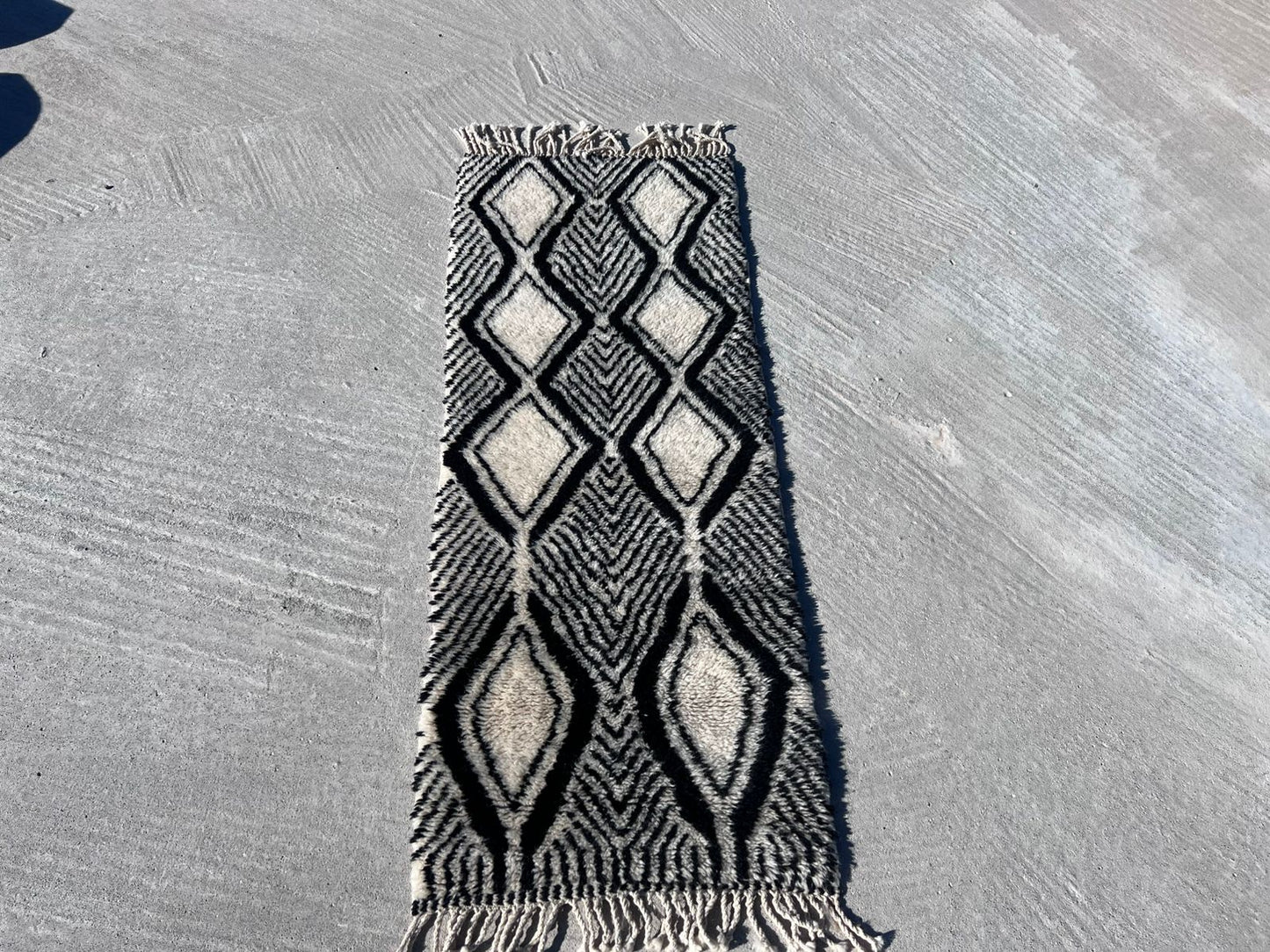 Beni Ourain Diamond Corridor — Noir Lattice Runner