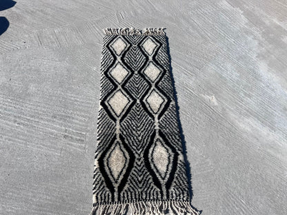 Beni Ourain Diamond Corridor — Noir Lattice Runner