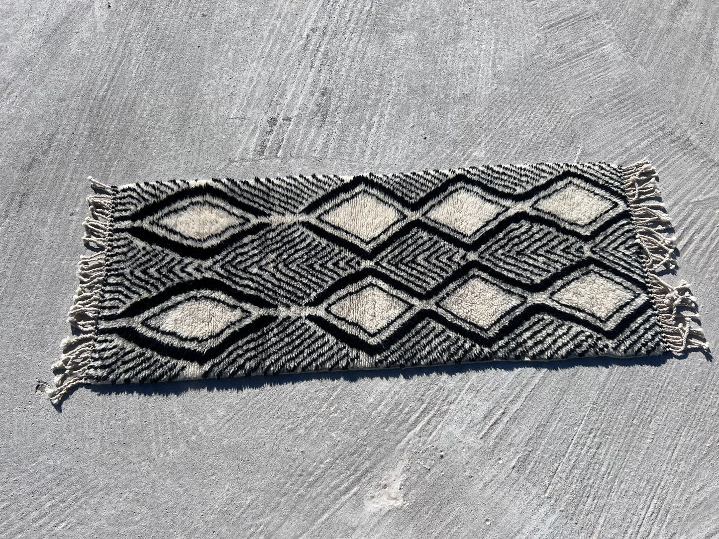 Beni Ourain Diamond Corridor — Noir Lattice Runner