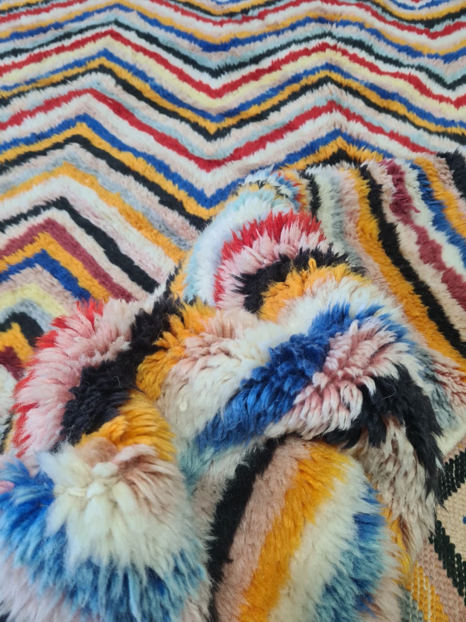 Beni Mrirt Chromatic Chevron — Multilinear Spectrum Field