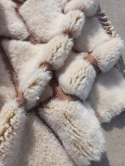 Ait Sgougou (Beni Mrirt) Ivory Cellular Rug with Blush Channels