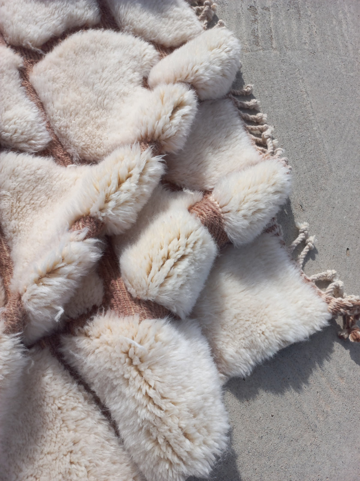 Ait Sgougou (Beni Mrirt) Ivory Cellular Rug with Blush Channels