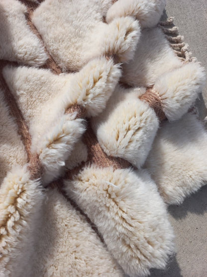Ait Sgougou (Beni Mrirt) Ivory Cellular Rug with Blush Channels