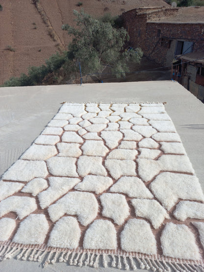 Ait Sgougou (Beni Mrirt) Ivory Cellular Rug with Blush Channels