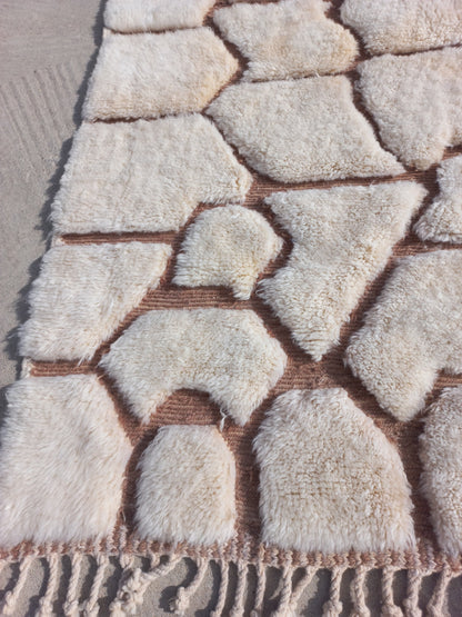 Ait Sgougou (Beni Mrirt) Ivory Cellular Rug with Blush Channels