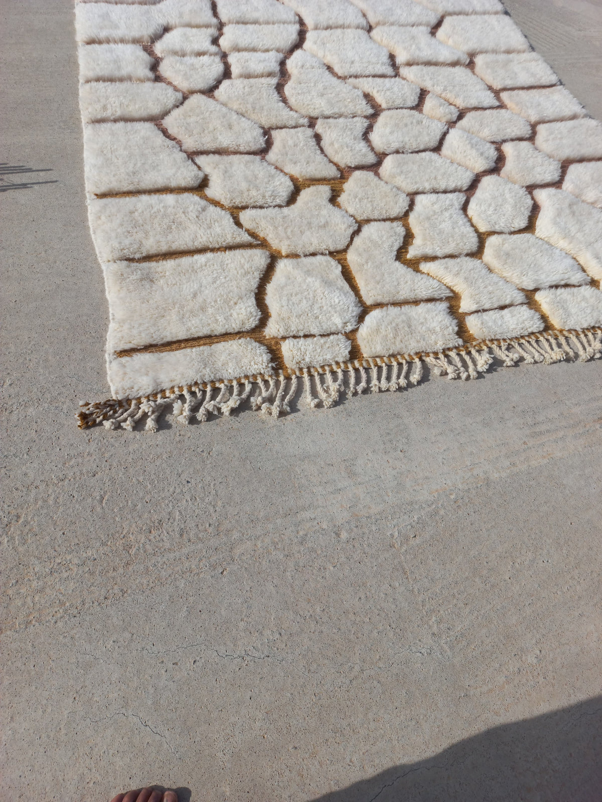 Ait Sgougou (Beni Mrirt) Ivory Cellular Rug with Blush Channels