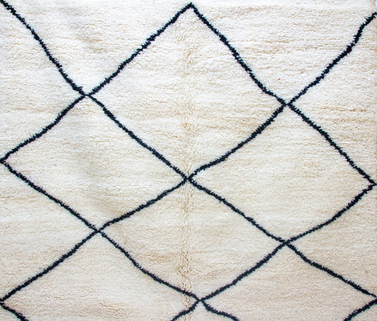 Marmoucha Diamond Trellis — Ivory Wool with Midnight Lines