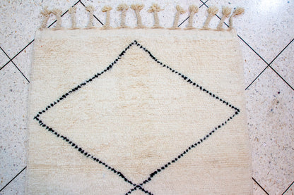 Marmoucha Diamond Trellis — Ivory Wool with Midnight Lines
